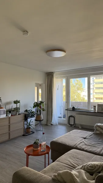 Nachmieter gesucht: Helle 1-Zimmer-Wohnung mit großer Loggia in Berlin-Wittenau, ab 01.12. — photo 1